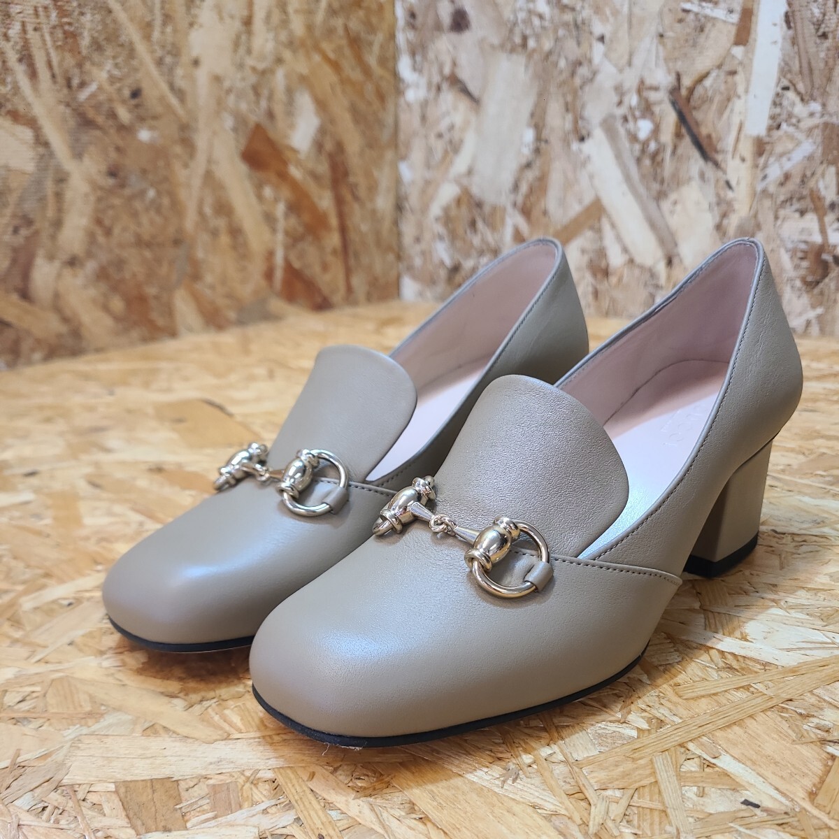 GUCCI 466701 ホースビット チャンキーヒール パンプス ゴールド GUCCI 466701 ホースビット チャンキーヒール パンプス ゴールド