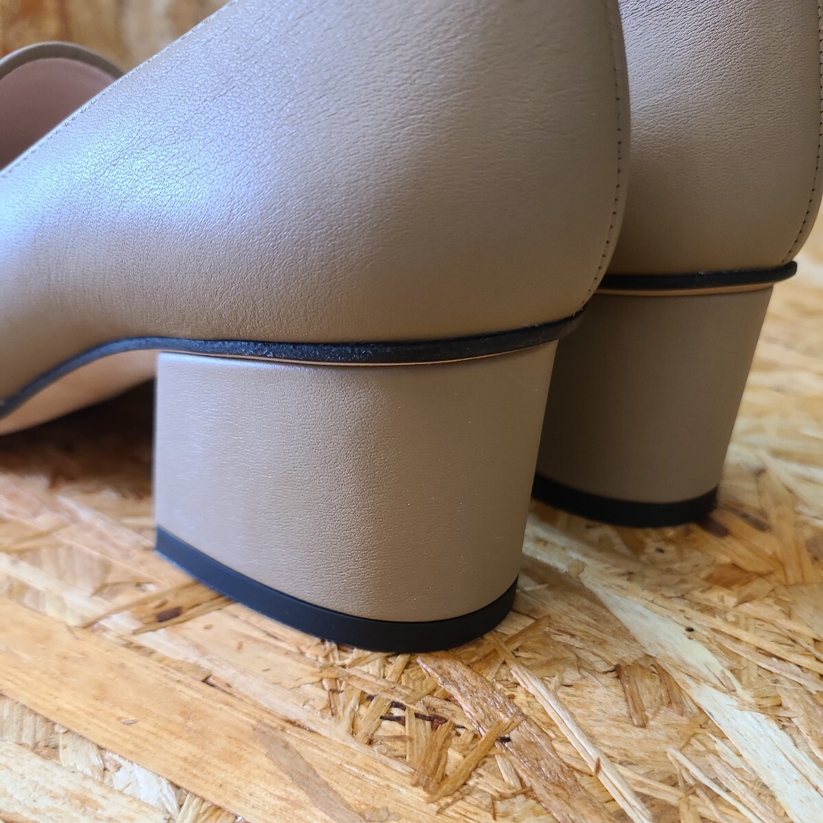 GUCCI 466701 ホースビット チャンキーヒール パンプス ゴールド GUCCI 466701 ホースビット チャンキーヒール パンプス ゴールド