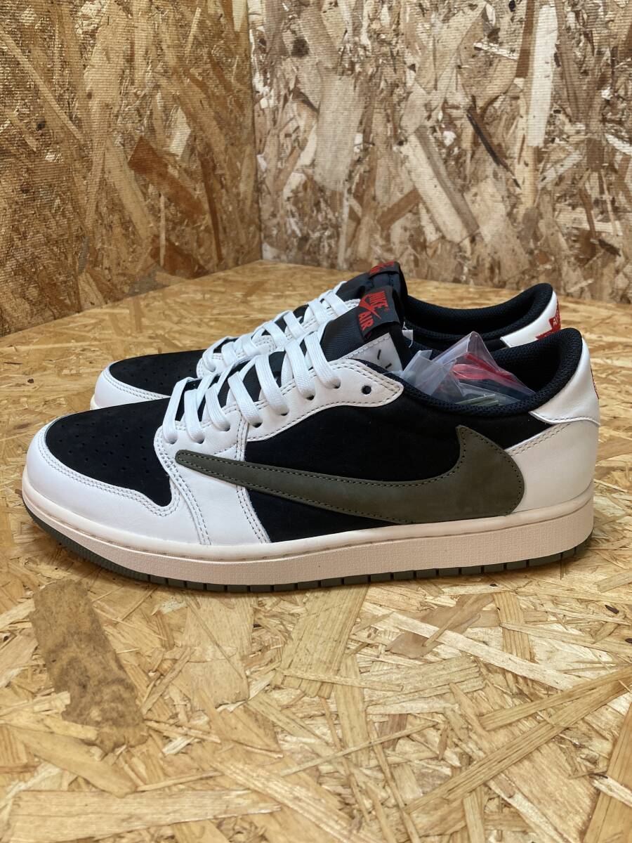 未使用【NIKE × Travis Scott トラヴィススコット】箱 タグ 替え紐付 DZ4137-106 WMNS AIR JORDAN 1 LOW OG SP Medium Olive 28.5cm