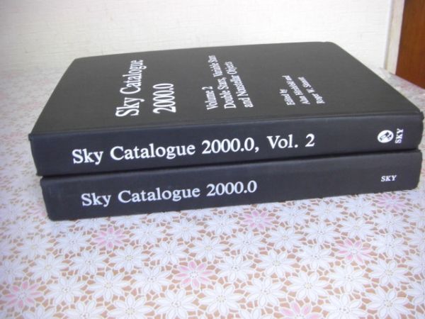 天体天文学洋書 Sky catalogue 2000.0 全2冊揃 等級 8.0 までの星 二重星、変光星、非星天体 G2_画像1