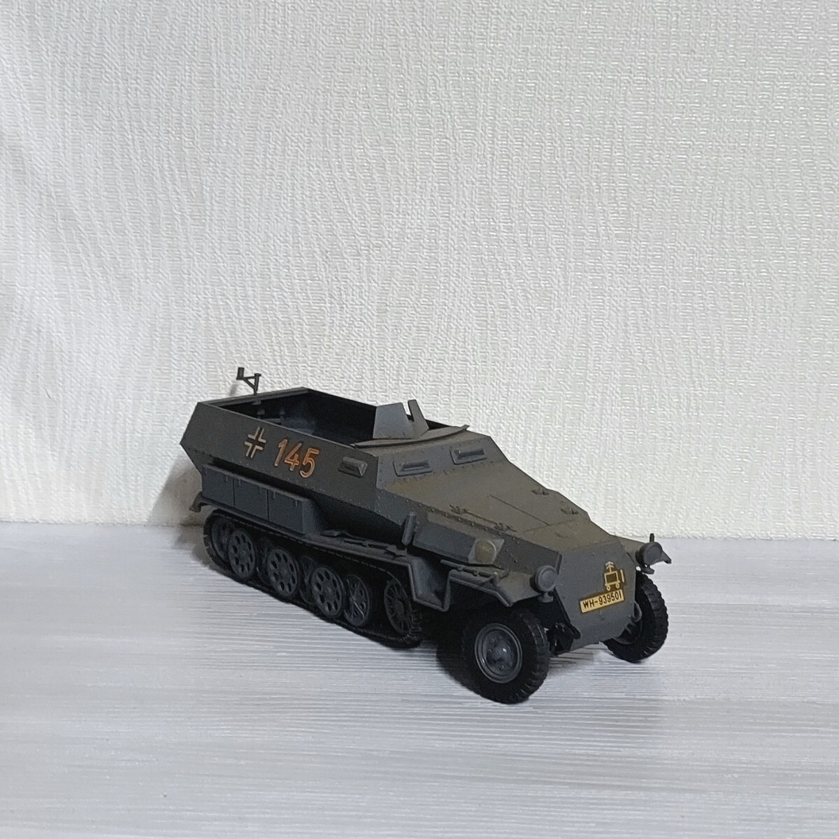 1/35 ドイツ軍 ハノマーク Sd.Kfz.251 ハーフトラック プラモデル 完成品 第二次世界大戦 装甲車の画像6