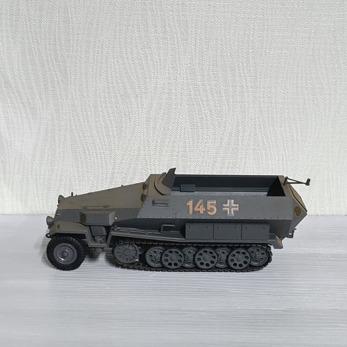 1/35 ドイツ軍 ハノマーク Sd.Kfz.251 ハーフトラック プラモデル 完成品 第二次世界大戦 装甲車_画像2