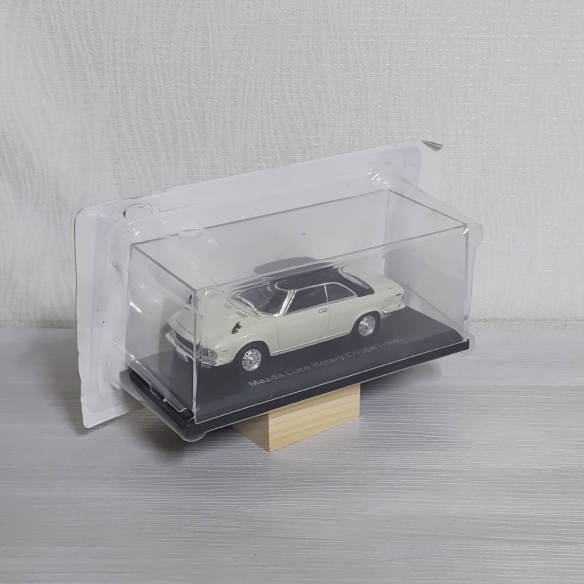 【未開封】 1/43 マツダ ルーチェ ロータリー クーペ 1969 Mazda Luce Rotary Coupe アシェット ノレブ ダイキャスト ミニカー 国産名車_画像2