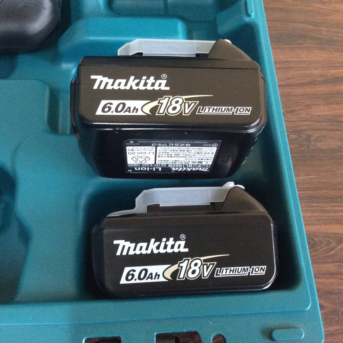 【WH-0623】未使用 展示品 makita マキタ 充電式 インパクトレンチ TW1001DRGX 18V 6.0Ah [バッテリー2個+充電器] 純正フルセットの画像3