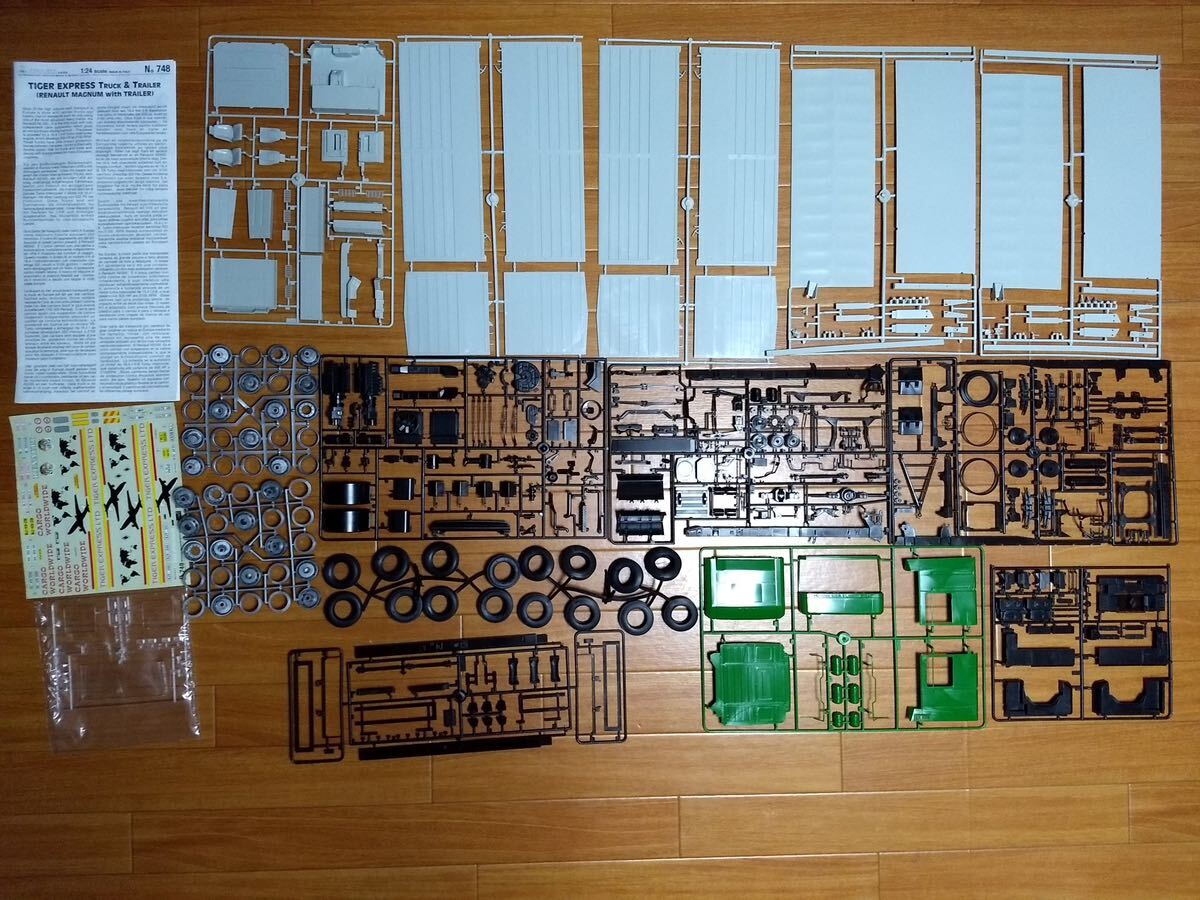 イタレリ ルノー タイガーエクスプレス フルトレ？ プラモデル 1:24scale プラモデルそろっています パーツ外れ有 箱ヨゴレイタミ_画像2