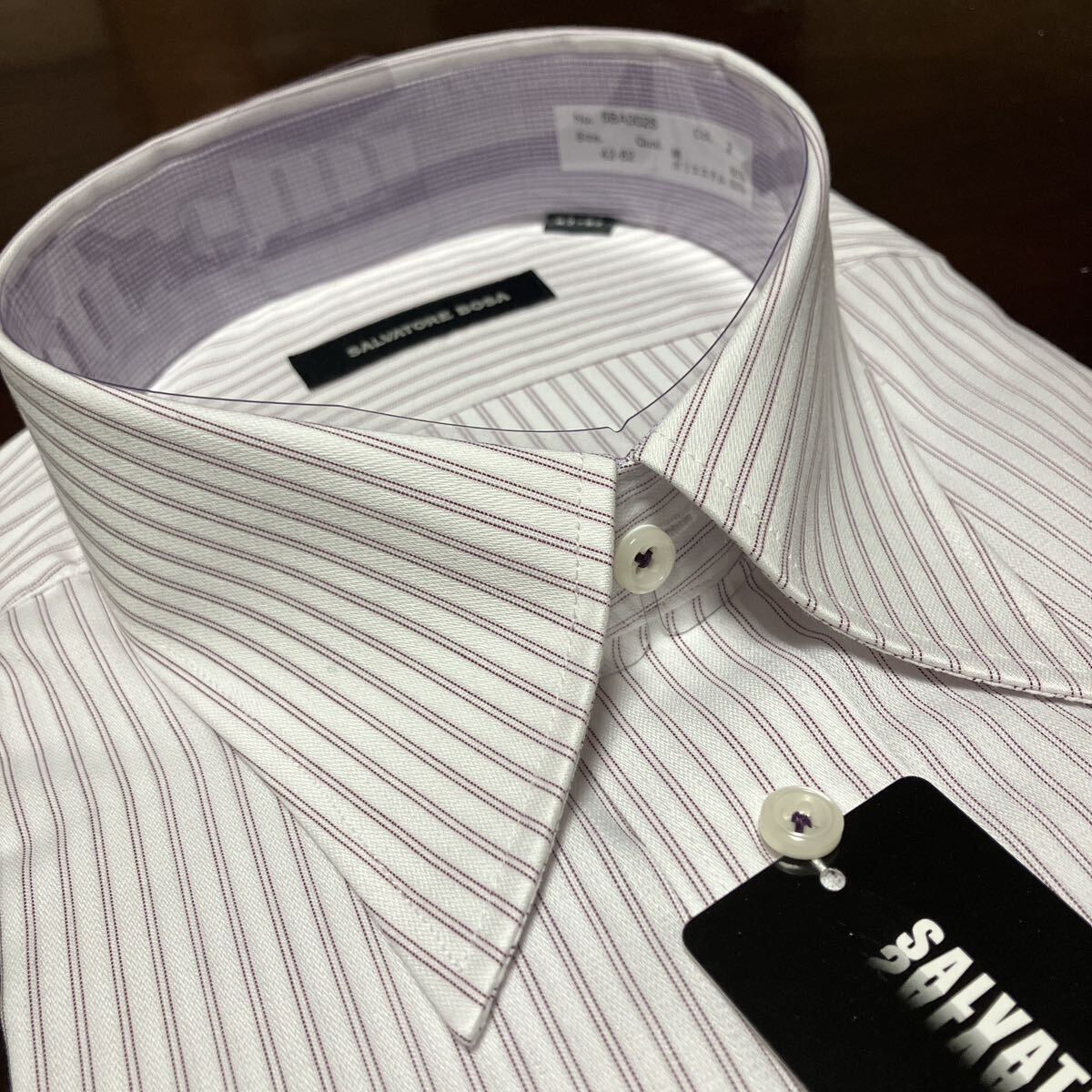 SALVATORE BOSA 形態安定　白地×エンジストライプワイシャツ　L(42-84)　レギュラーカラー　送料無料