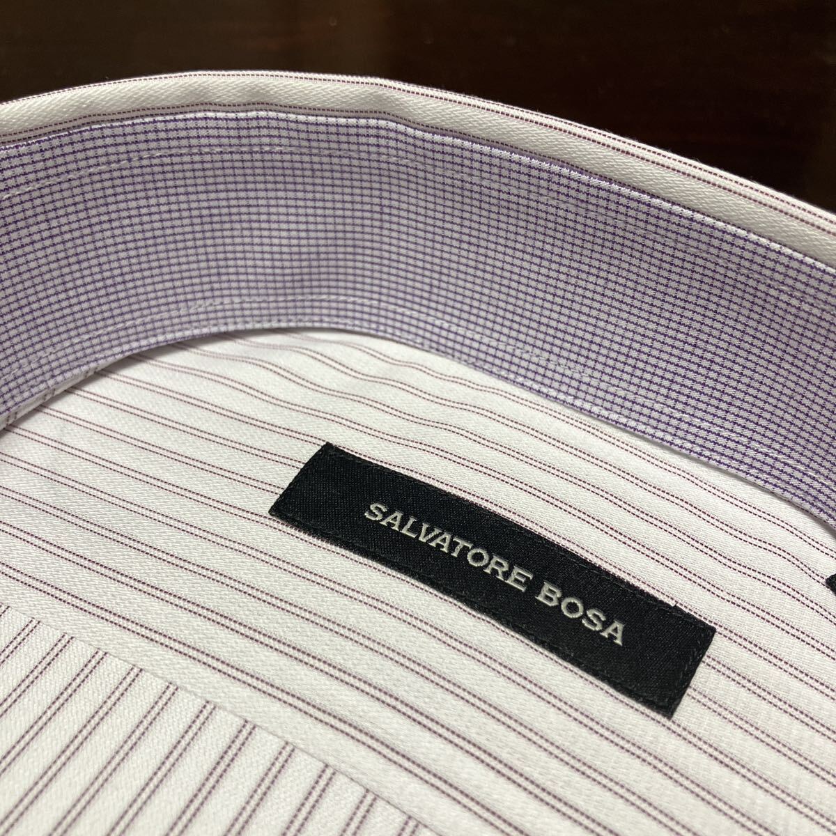 SALVATORE BOSA 形態安定　白地×エンジストライプワイシャツ　L(41-82)　レギュラーカラー　送料無料