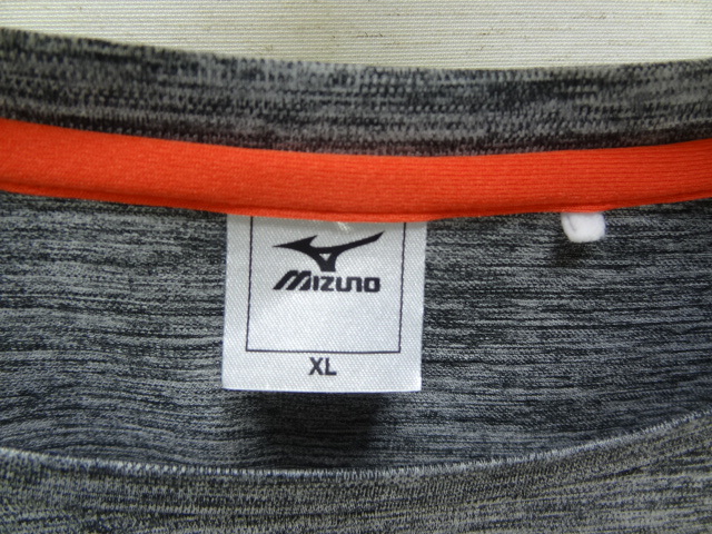 全国送料無料 ミズノ MIZUNO メンズ ポリエステル100%素材 杢グレー色 半袖 スポーツTシャツ XLサイズ_画像2