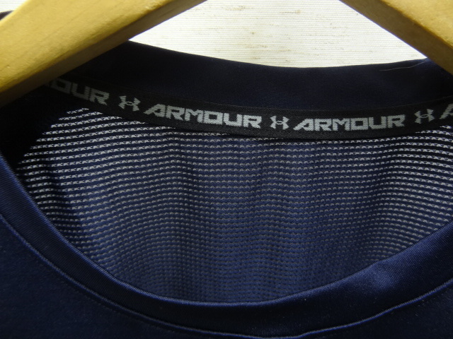 送料無料 アンダーアーマー UNDER ARMOUR 野球用 メンズ ポリ84％ウレタン16%ストレッチ素材 半袖 紺色 背中メッシュ素材アンダーシャツ LG_画像2