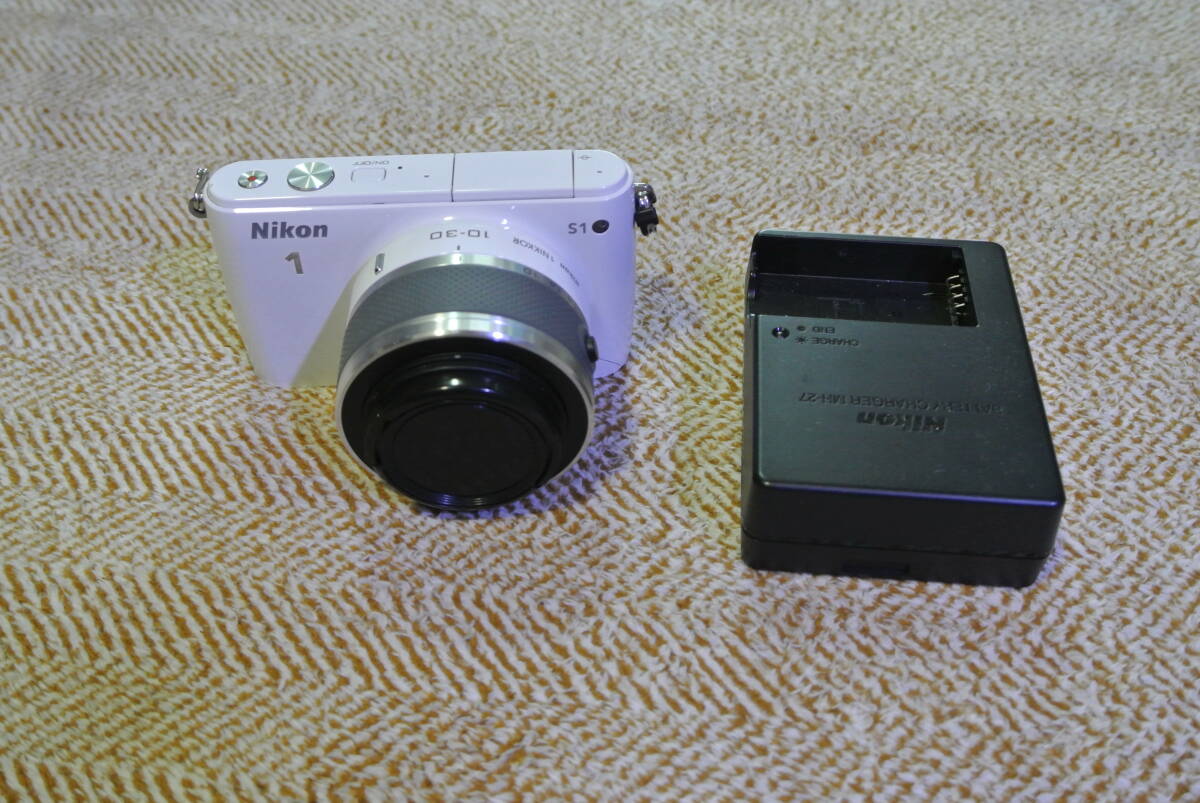 Nikon Nikon Nikon 1 S1 mirrorless single-lens digital camera 1 NIKKOR 10-30.1:3.5-5.6 battery attaching 
