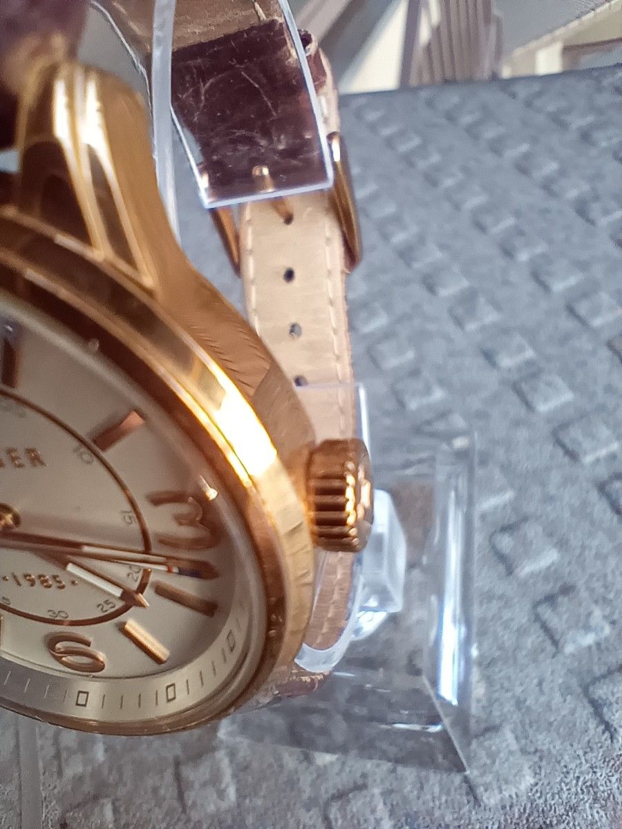 稼働良品 「Tommyヒルフィガー　レディース」腕時計（新品電池+透明時計スタンド）