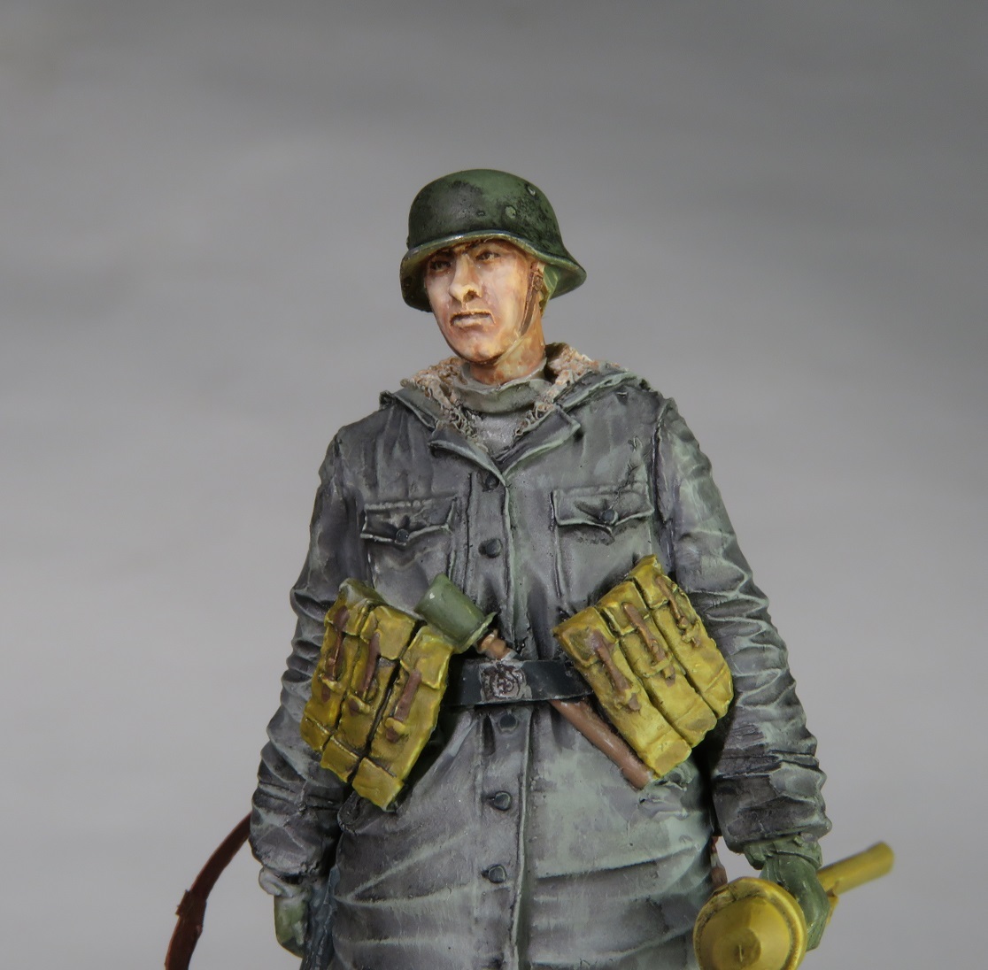 ハリコフのドイツ兵(パンツァーファースト）1/35レジンキットフィギュア塗装済み完成品一体_画像7