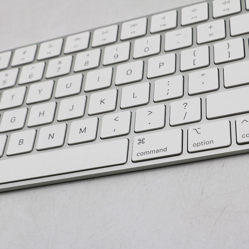 極美品 Apple Magic Keyboard MK2C3LL/A （白、テンキー・TouchID付き、US配列） 元箱ありの画像3