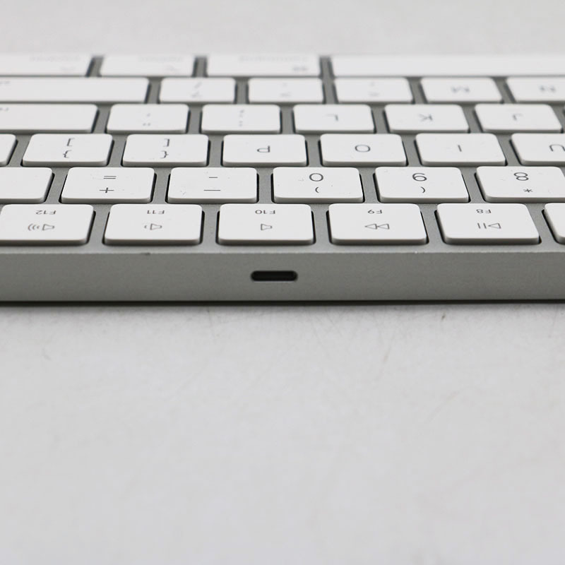 極美品 Apple Magic Keyboard MK2C3LL/A （白、テンキー・TouchID付き、US配列） 元箱ありの画像6