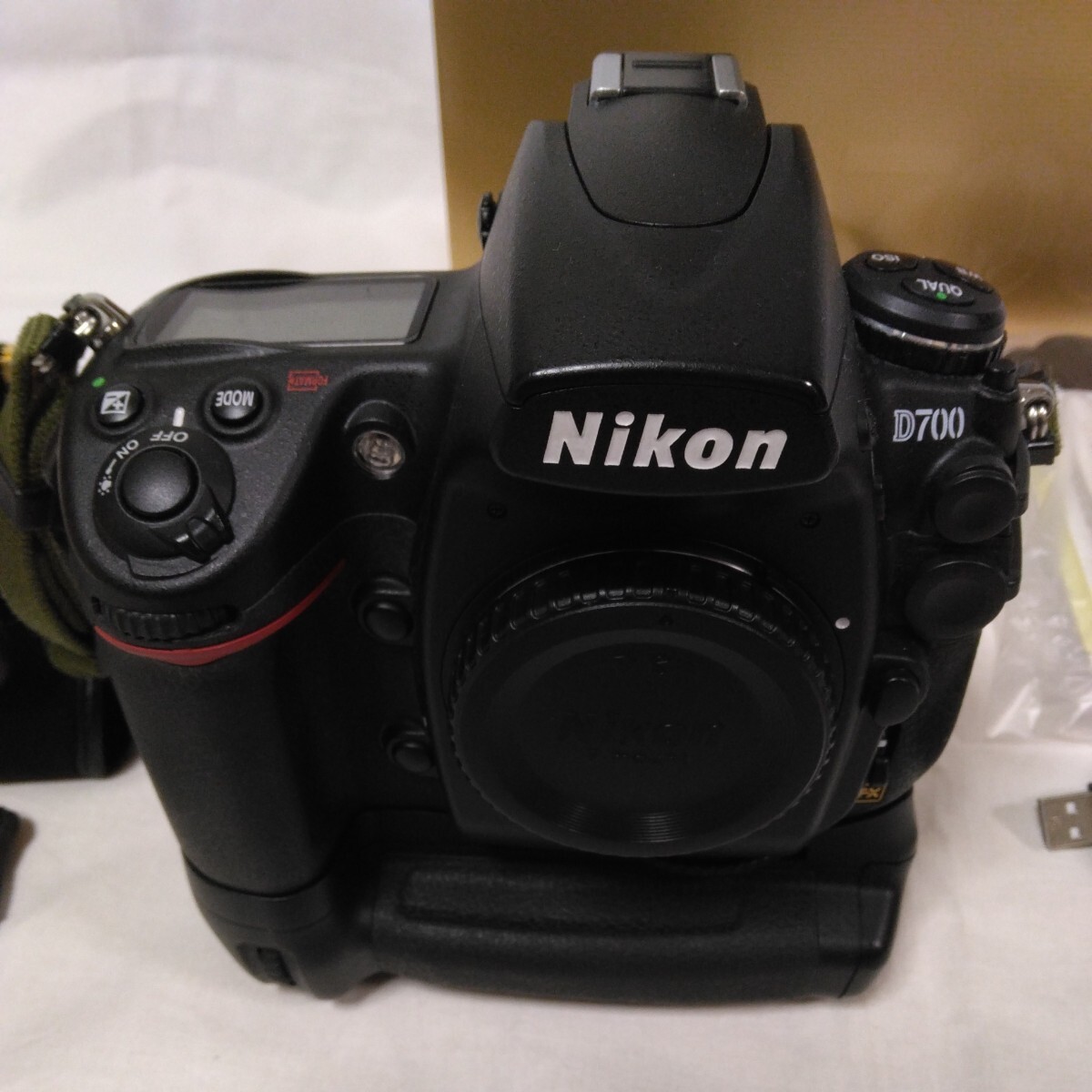 ニコン Nikon デジタル一眼レフカメラ バッテリーパック元箱付　D700 MB-D10_画像8