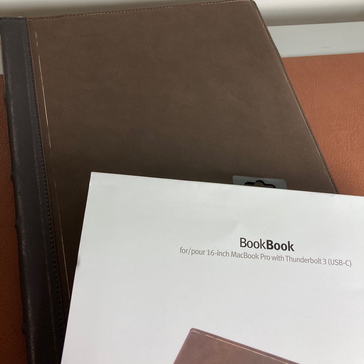 【送料無料】Twelve South BookBook V2 for 16 MacBook | Vintage full-grain leather book |MacBook Pro 16インチ用ブック型ケース