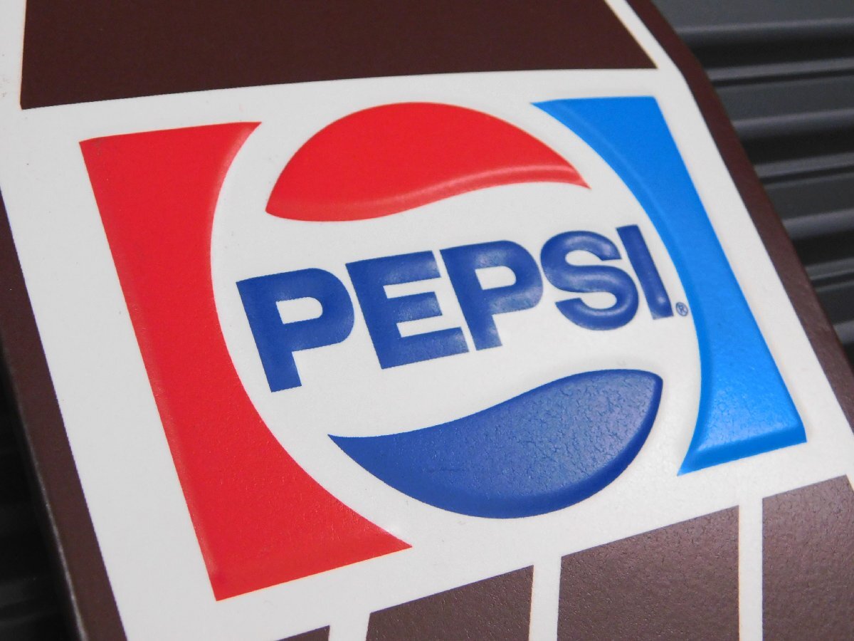 送料\350【ＰＥＰＳＩ・ペプシ】※《エンボスメタルサイン／レトロボトル》 アメリカン雑貨　エンボス看板　ブリキ看板　3_凹凸のあるエンボス加工