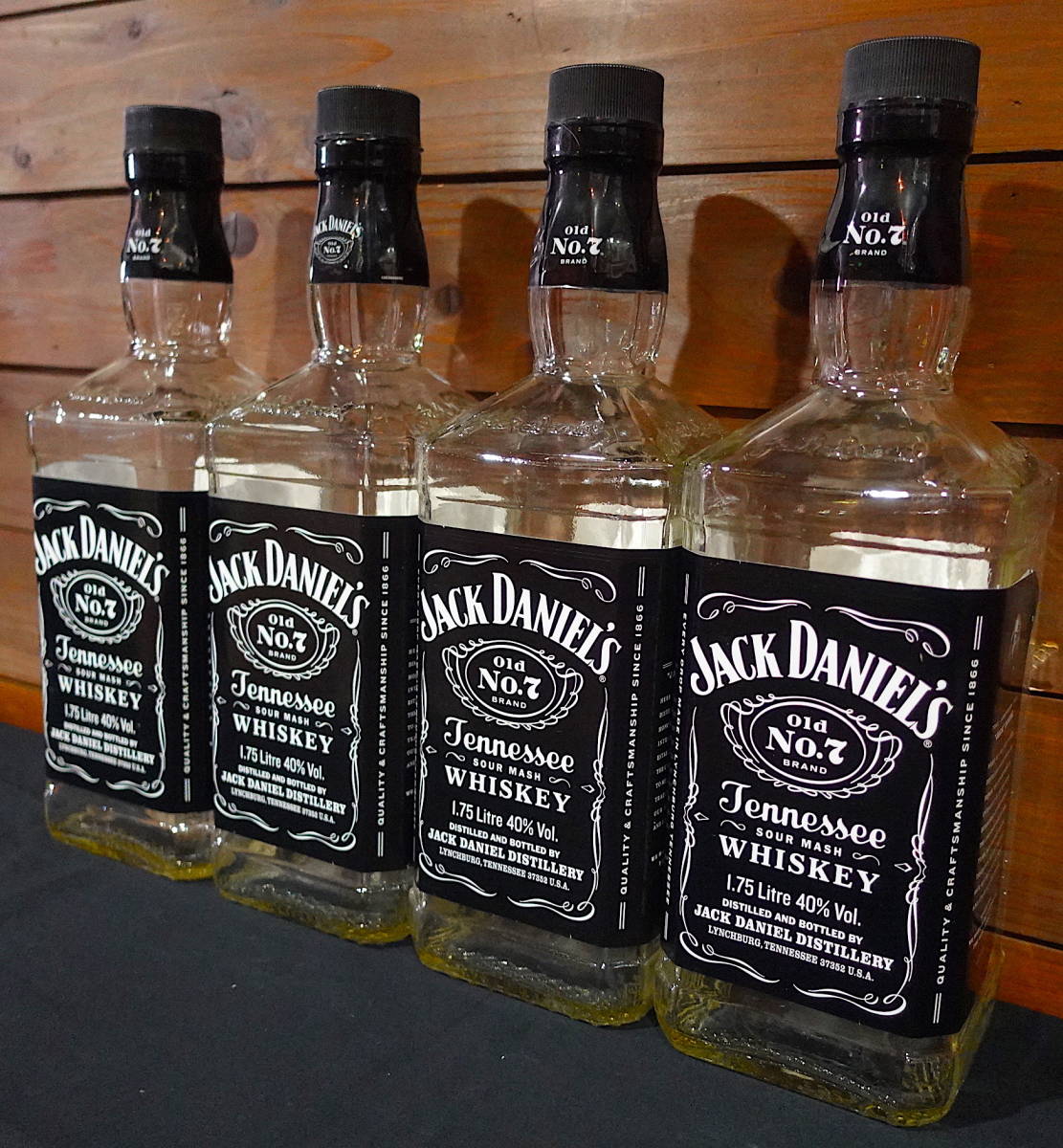 ボトル/空き瓶【JACK DANIEL’S/ジャックダニエル】4本セット(1.75リットル)/ディスプレイ/インテリア/酒瓶/ガラス瓶/BAR_画像2