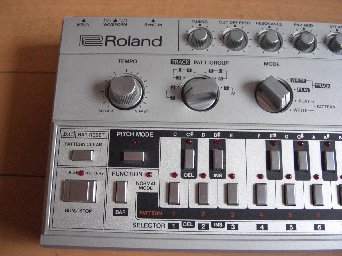 美品Roland TB-303 ベースライン アナログシンセの画像2