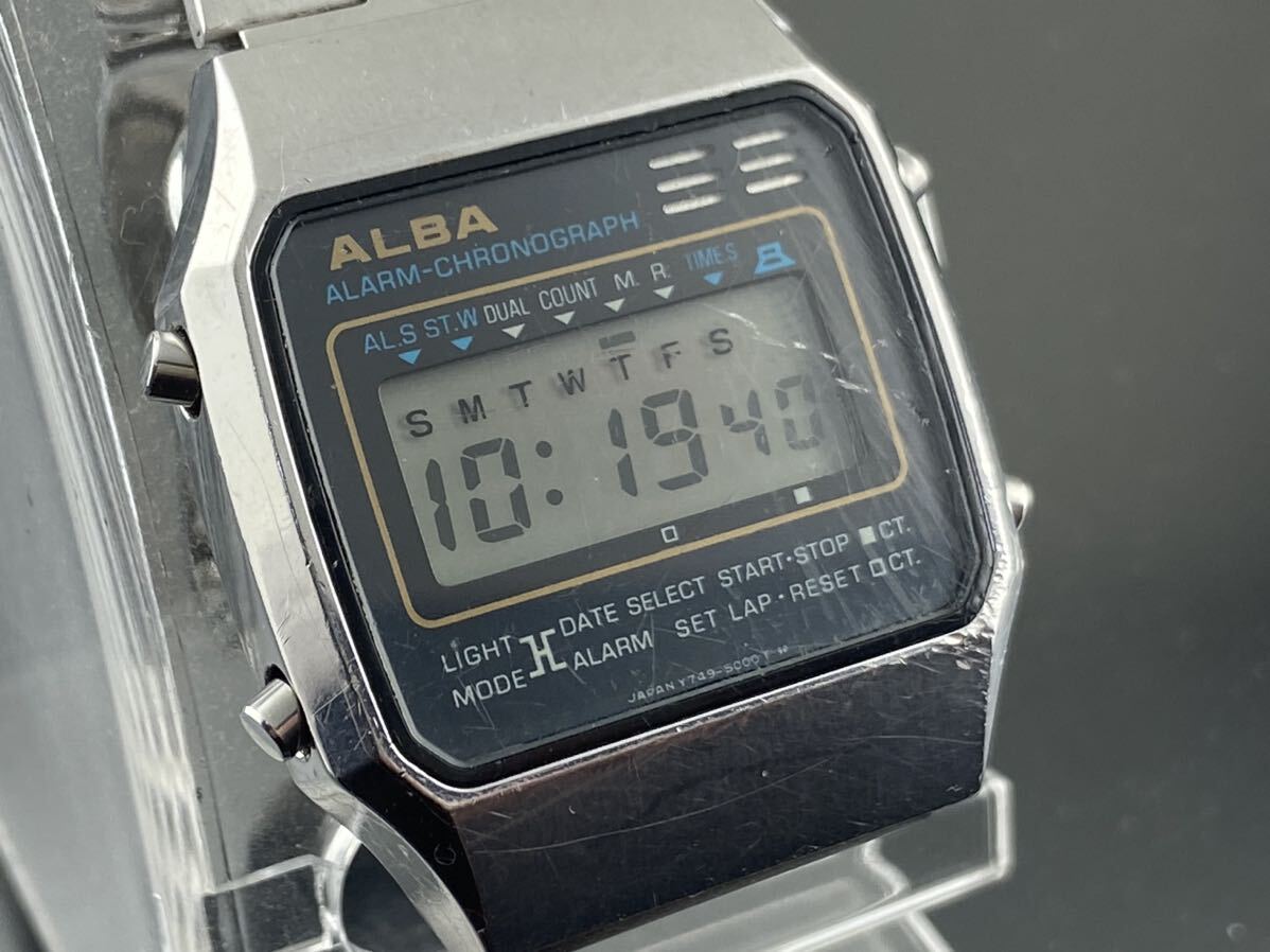 :[M002]1円～☆メンズ腕時計 セイコーSEIKO ALBA アラームクロノグラフ Y749-5000動作品_画像2