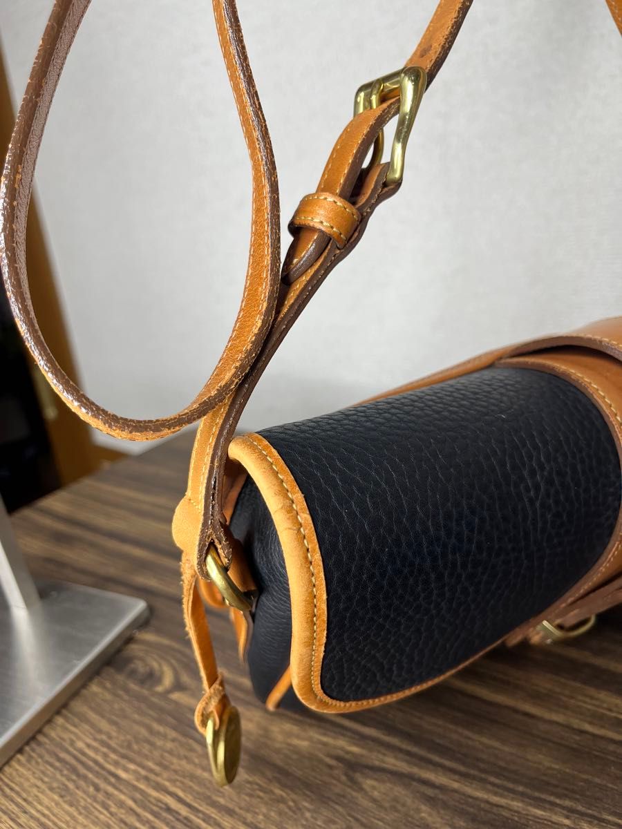 美品★ DOONEY&BOURKE ドゥーニーアンドバーク　本革レザー　ショルダーバッグ　黒　vintage 斜めがけ　レア