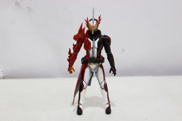 D460H 060 バンダイ S.H.Figuarts 仮面ライダーセイバー ブレイブドラゴン 中古品の画像5