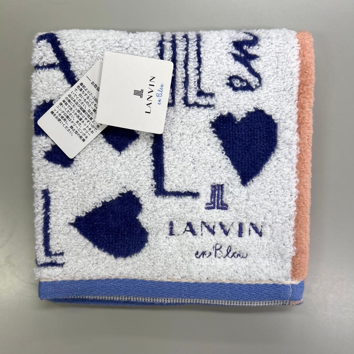 新品　ランバンオンブルー　LANVIN の 大判タオルハンカチ　ハンドタオル　リボン　ハート　総柄