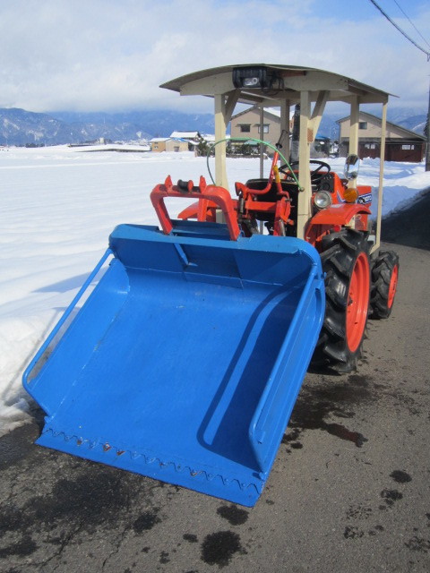 【キャビン★リアバケット付き★程度良好】 日の本 18馬力トラクター E184型 4WD 除雪 ダンプ 肥料_画像4