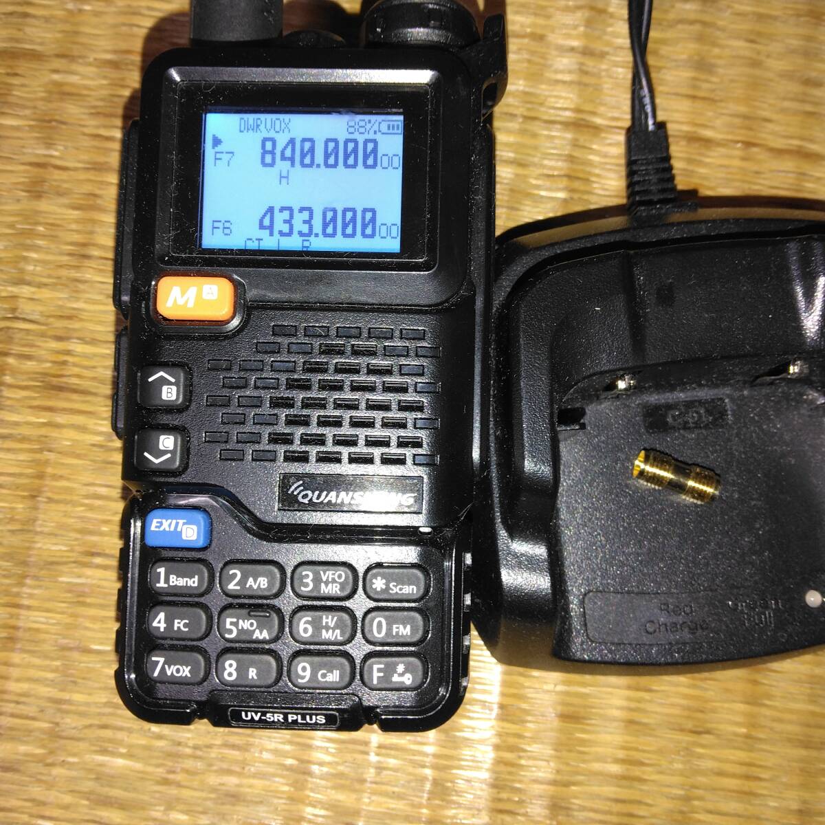 UV-5R PLUS 広帯域受信機 中古品　傷使用感あり_画像2