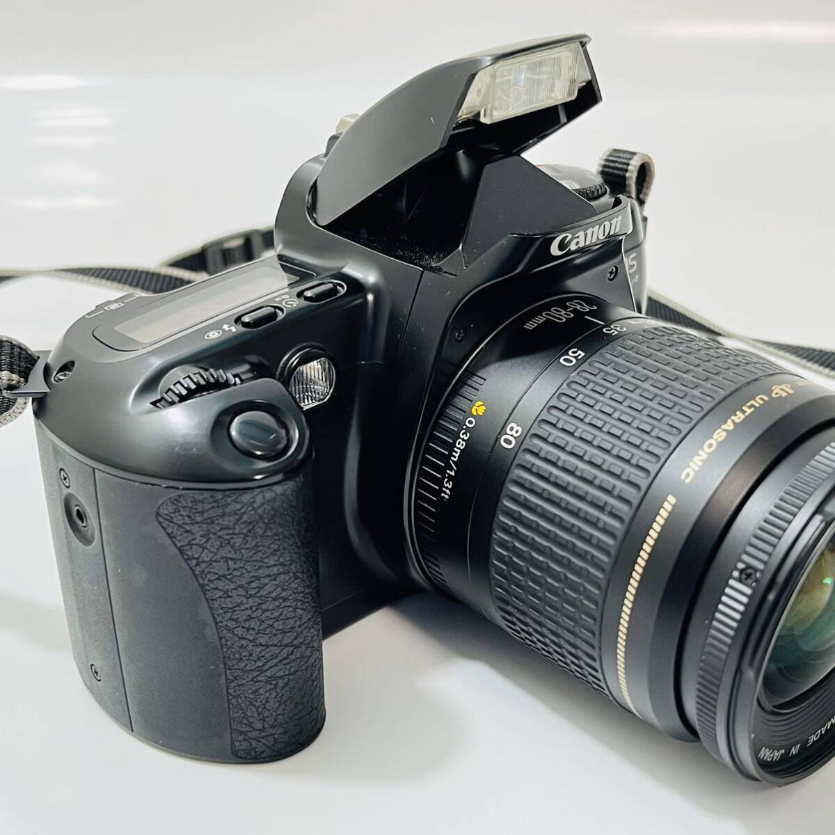 Canonフィルムカメラ EOS Kiss イオス キス キャノン レンズ ULTRASONIC 0.38m/1.3ft AF 28-80mmの画像2