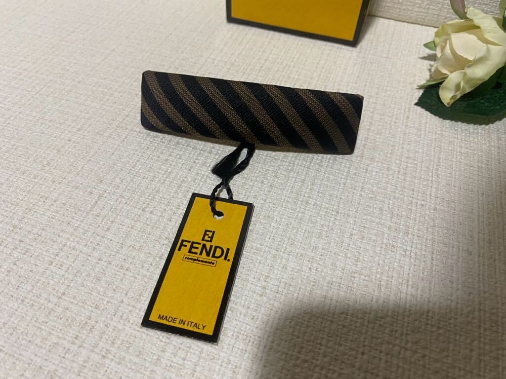 新品レア希少 FENDIフェンディのバレッタ3個まとめて お洒落 新品レア希少 FENDIフェンディのバレッタ3個まとめて お洒落