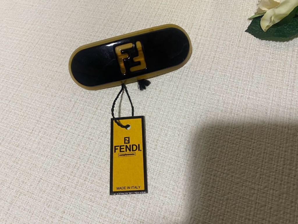 新品レア希少 FENDIフェンディのバレッタ3個まとめて お洒落 新品レア希少 FENDIフェンディのバレッタ3個まとめて お洒落