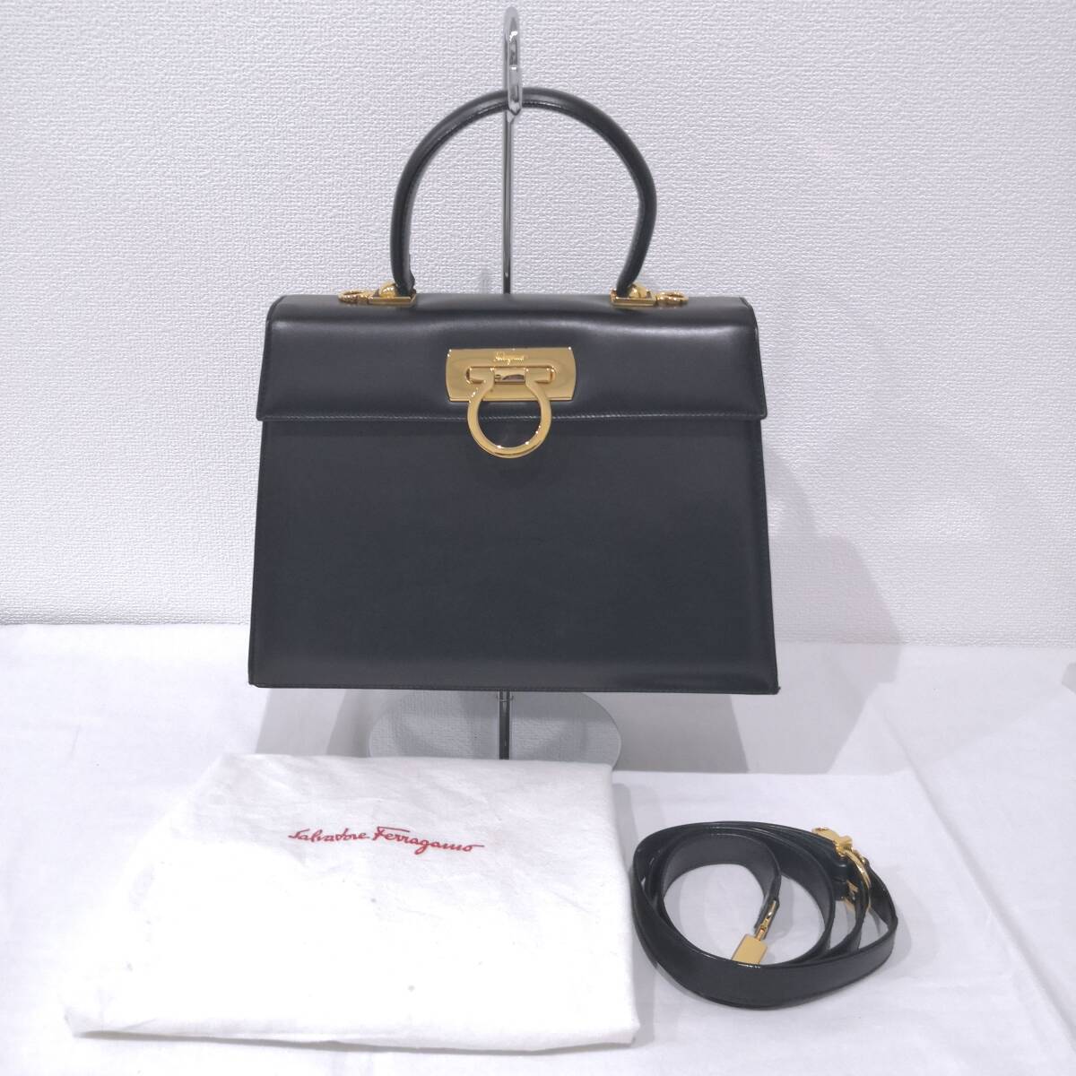 【18575】1円～ Ferragamo フェラガモ ハンドバッグ レザー 2way ストラップ付 ブラック ガンチーニ レディース ブランド ブランドバッグ_画像1