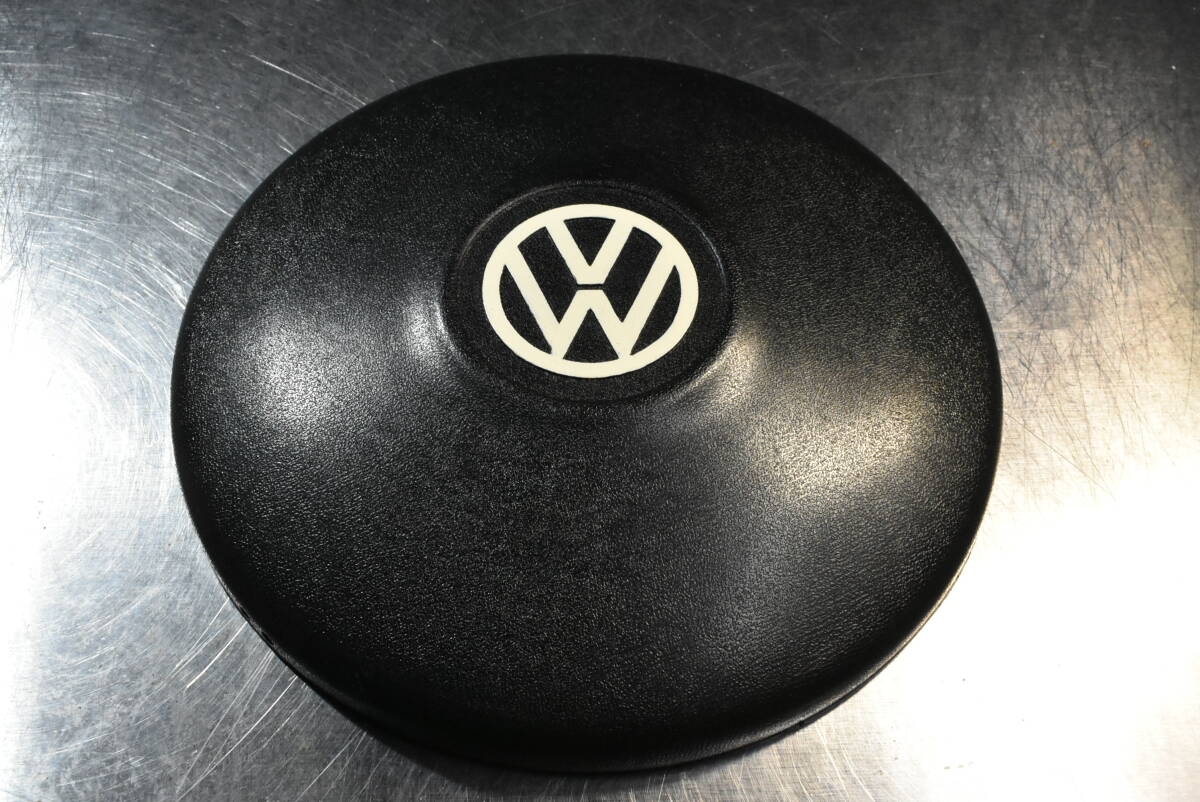 Qm707 【コレクター保管品】ドイツ製 VW純正 ホイールキャップ VW vintage BLACK Hubcap 空冷 ビートル T-1 当時モノ レーシング 60size_画像1