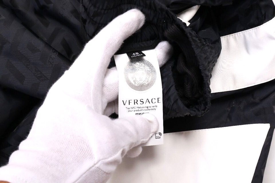 ヴェルサーチ ベルサーチ ナイロン パンツ ブラック グレカロゴ サイズ48 Versace Giubbino Con Logo NYLON TRACK PANTS 新品/2_画像10