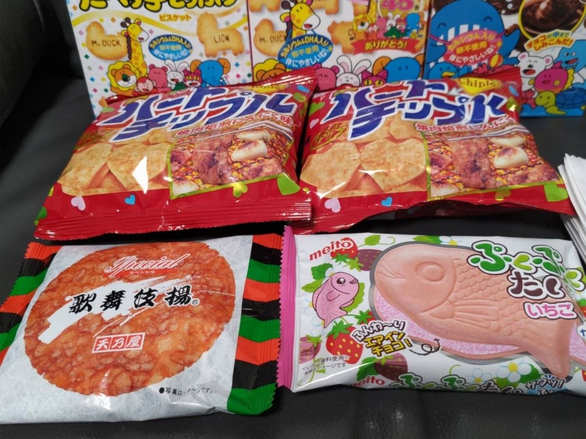 お菓子詰め合わせ＆お菓子コンテナ まとめ売り  スナック菓子 お菓子 アソートヤンヤンつけボー たべっ子どうぶつ ポテロングなど☆