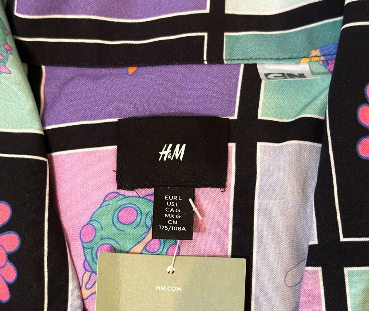 新品 H&M × リック アンド モーティ コラボ シャツ 半袖 L.