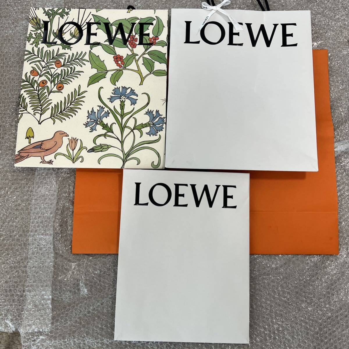 ロエベ LOEWE ショッパー 紙袋 大 中 限定 ホリデー 定番3枚 まとめ売り ショップ袋 セット売り 汚れあり 匿名配送 送料込み