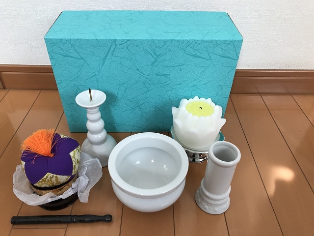 仏具 セット ■ おりん　■ 陶器 ■ ローソク他 ■ お盆 お彼岸 お墓参り 供養 _画像1