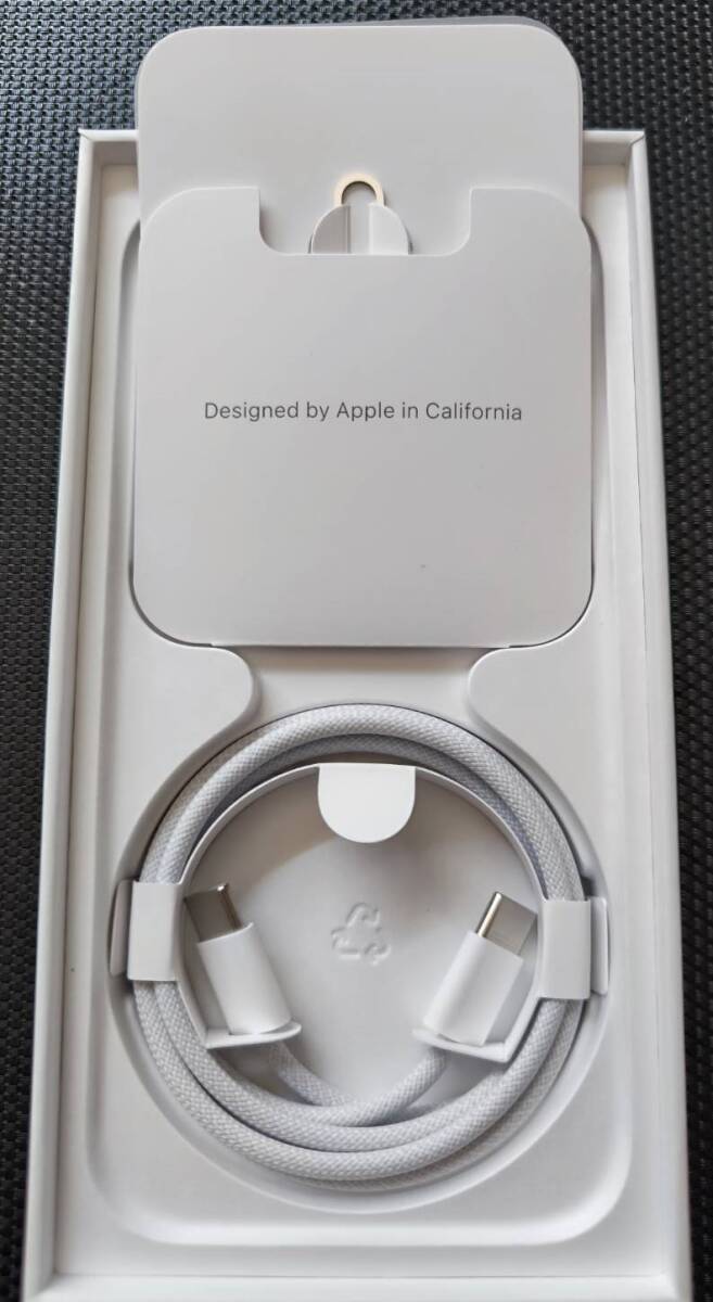 【送料無料 極美品】Apple iPhone15 Pro 256GB SIMフリー ナチュラルチタニウム MTUF3J/A【Apple Store購入品】の画像5