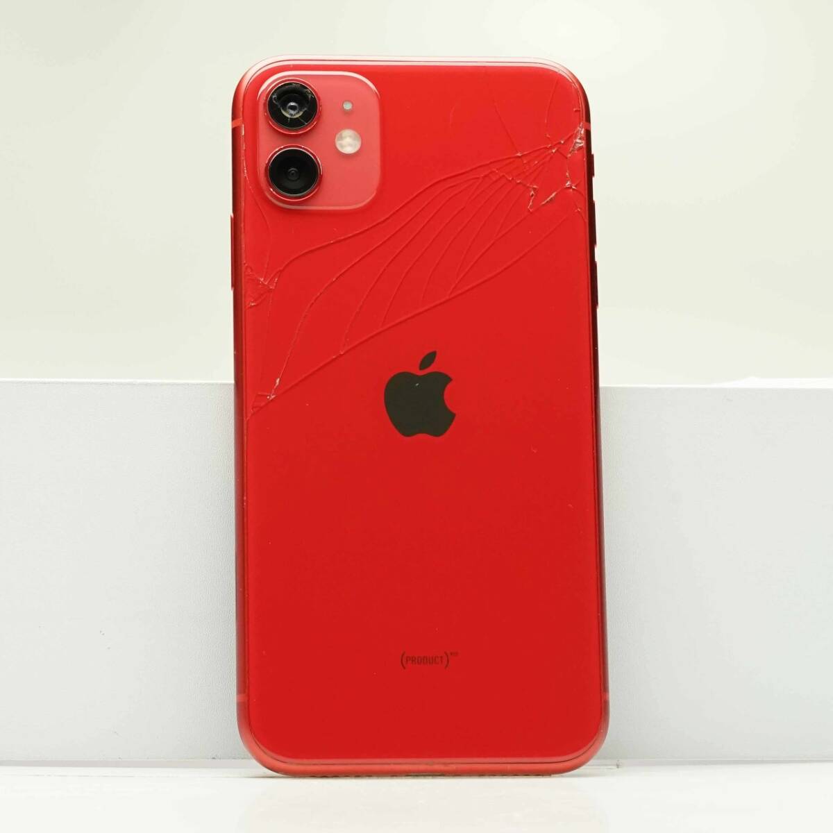 iPhone 11 64GB (PRODUCT)RED SIMフリー 訳あり品 ジャンク 中古本体 スマホ スマートフォン 白ロムの画像2