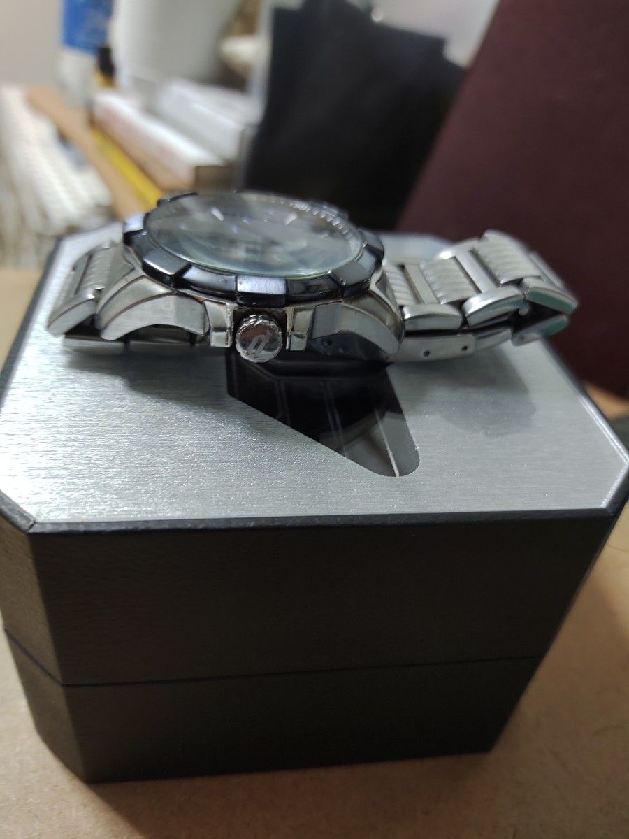 ポリス  重厚腕時計 イタリア製　高級感あり