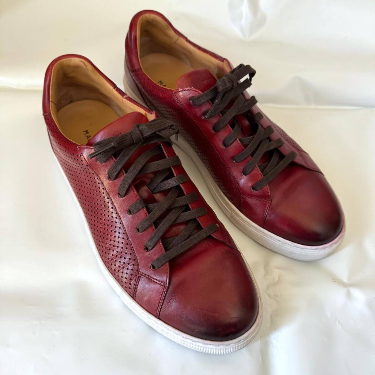  хорошая вещь MAGNANNI Magna -ni перфорированная кожа спортивные туфли обычная цена 50,600 иен большой размер 11.5(29.5cm) кожа обувь мужской кожа обувь мужской пятно .