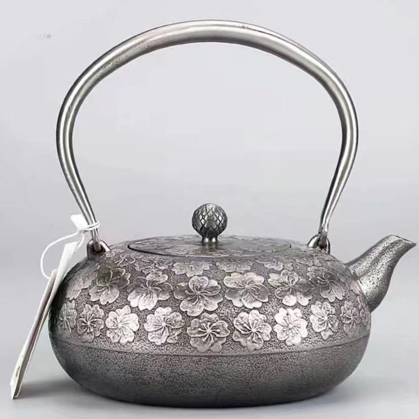 高品質★鉄瓶 南部鉄器 大容量鉄壺 コーティングなし 手作り鉄 やかんを沸かす お茶の道具 1300MLの画像1