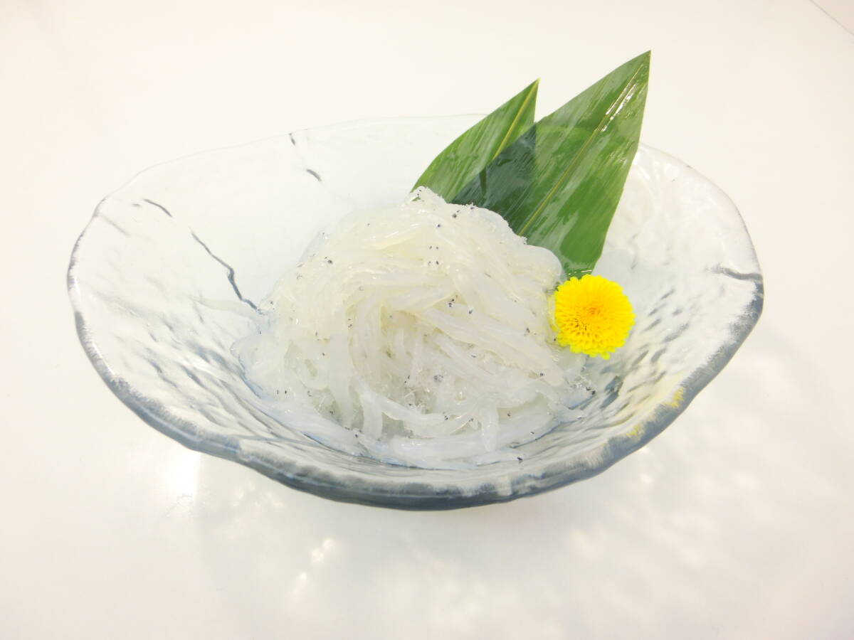 白魚 生食用 使い切りの良い 1P200ｇ 業務用商品 冷凍 海鮮丼や軍艦巻きにもオススメです♪_透き通った見た目も綺麗な白魚です♪