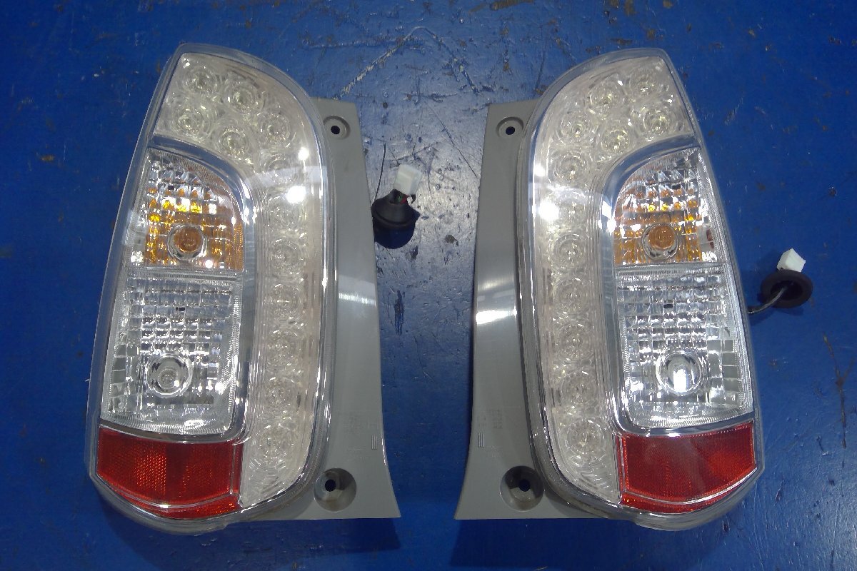 (H) Toyota Passo /KGC30/+hana/ latter term original LED tail lamp left right set KOITO 220-51397 operation verification settled pink is na brake [2402932]