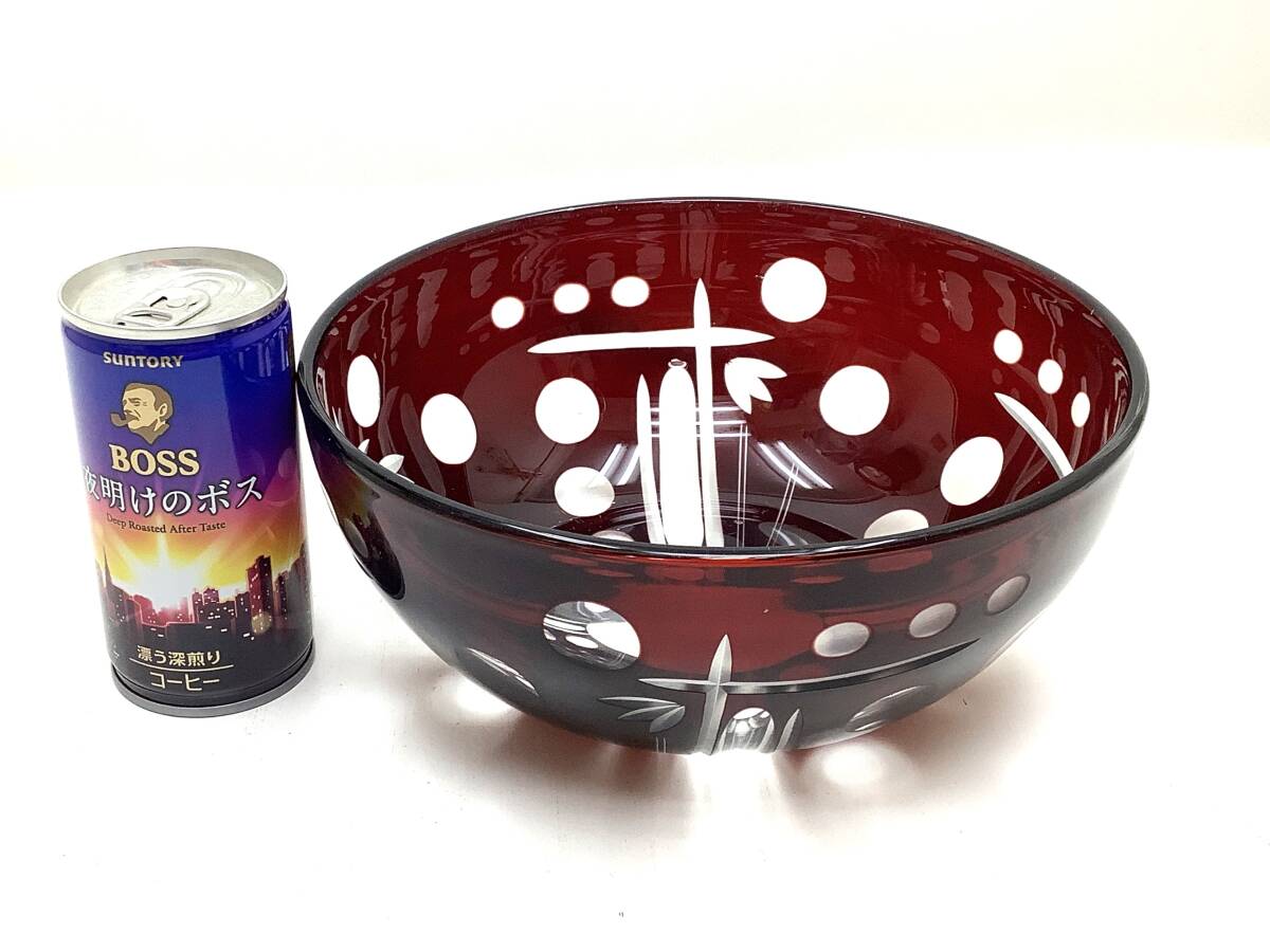 レトロ 切子 赤被せ ガラス鉢　ガラスボウル　アンティーク ガラス　ガラス 盛鉢 大鉢　サラダボウル_缶コーヒーは比較対象用に撮影した物です