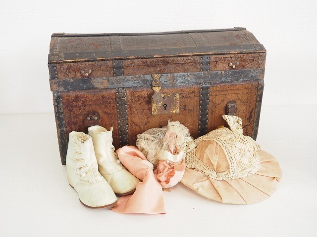  antique doll trunk shoes / hat attaching R.H.HAND brooklyn vitage Vintage small size trunk 296a