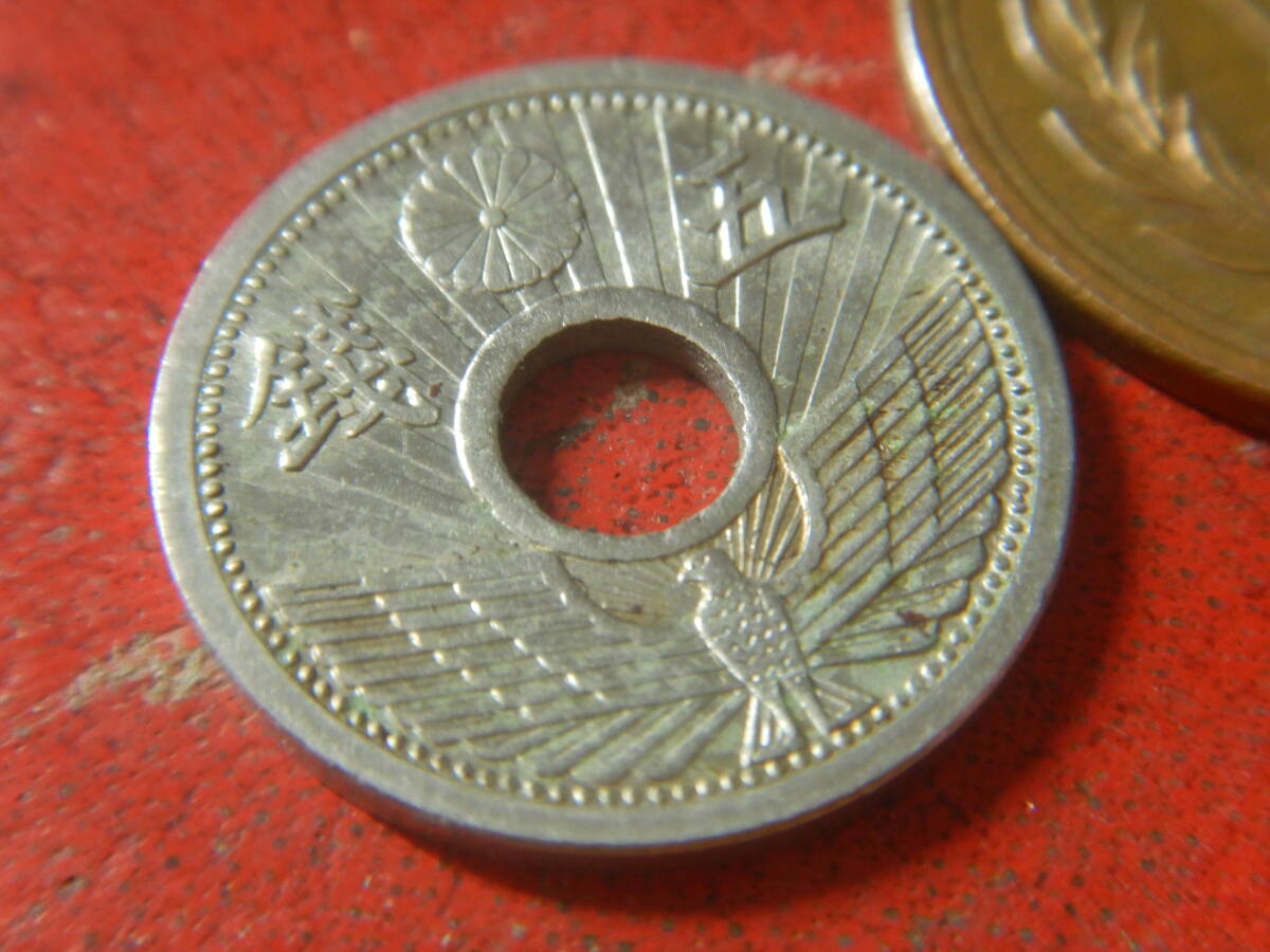 近代銭／５銭ニッケル貨（昭和１０年） 240507の画像3