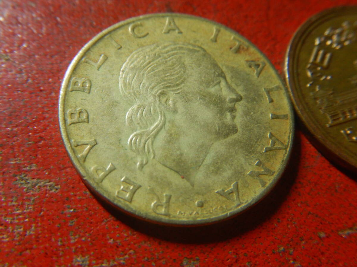 外国・イタリア／２００リレ・アルミニウム青銅貨（1979年）　240508_画像3